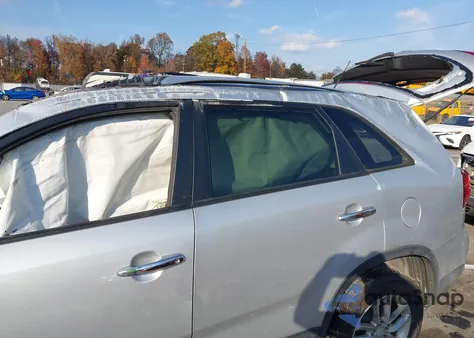 2015 Kia Sorento Lx z USA, uszkodzony, nr VIN 5XYKT4A6XFG630086